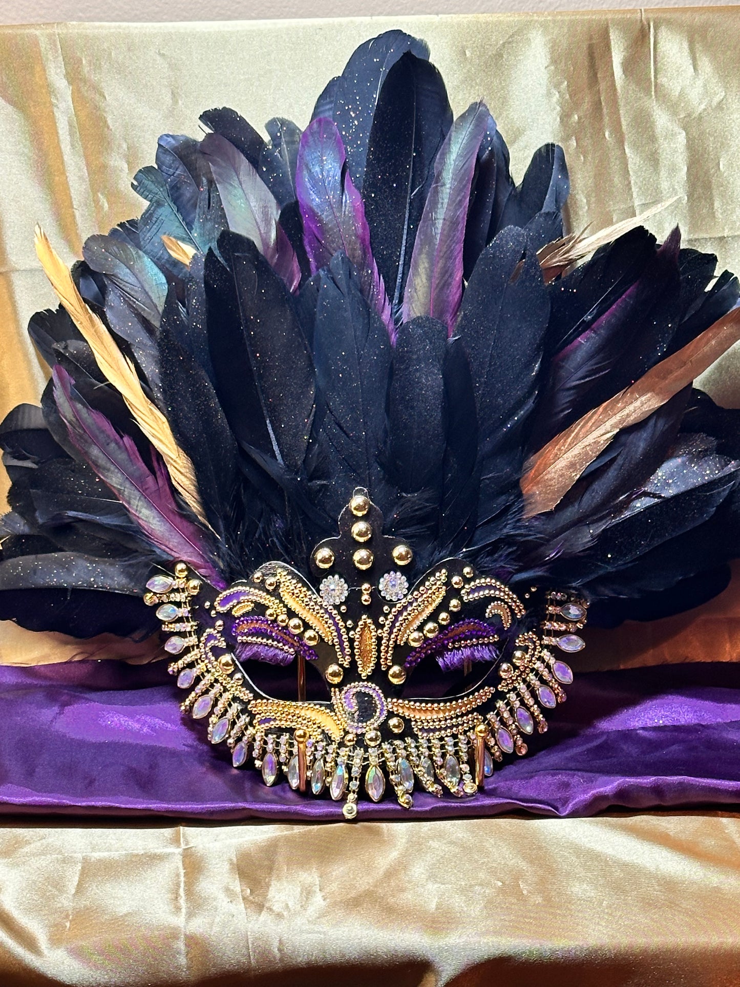 Vegas style mask: The Luxurious