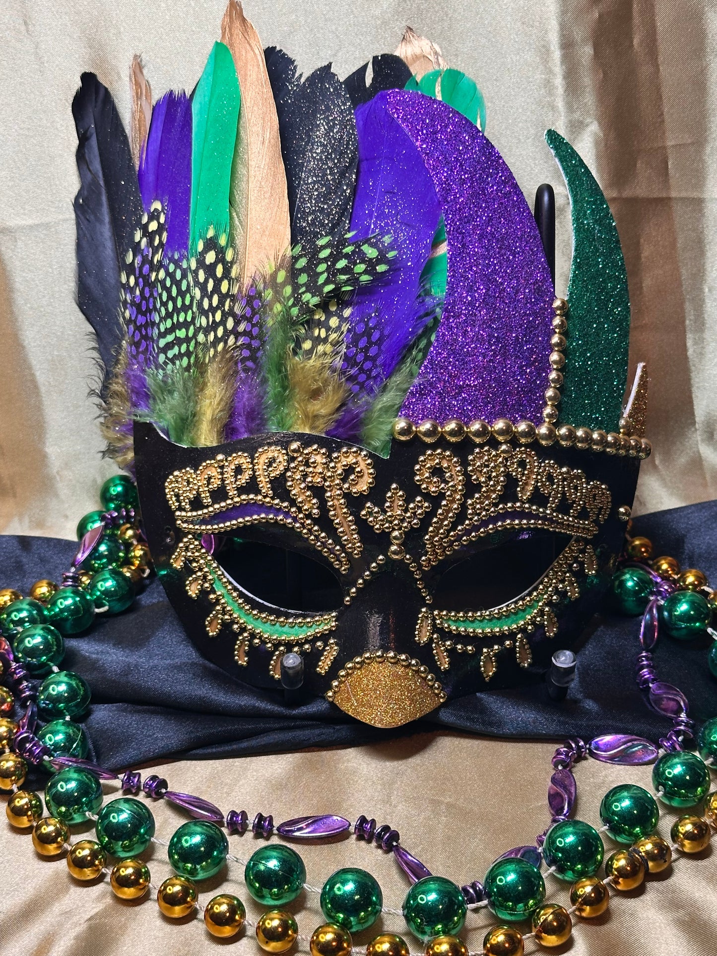 Masquerade Mask: Mardi Gras Finesse