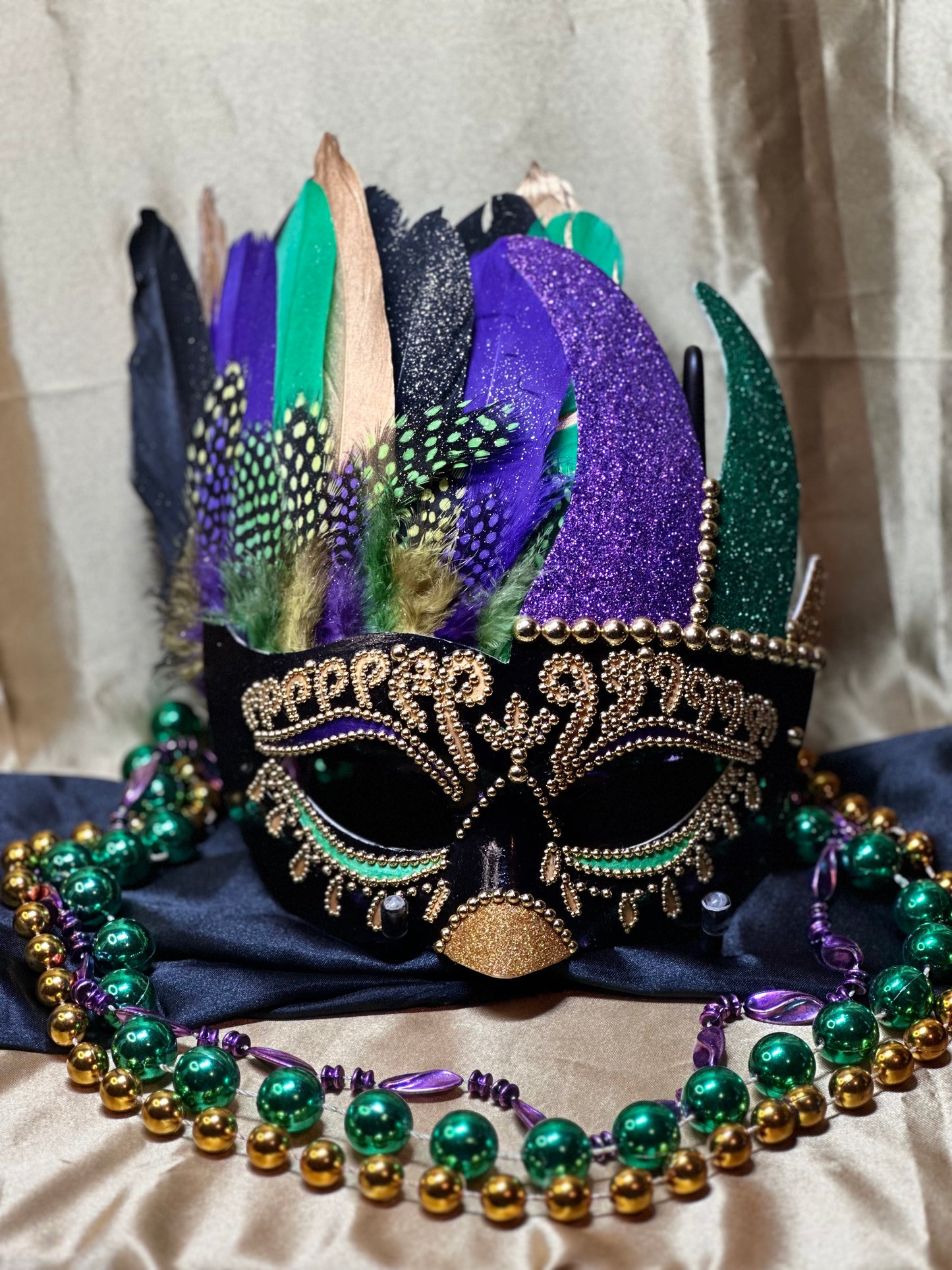 Masquerade Mask: Mardi Gras Finesse