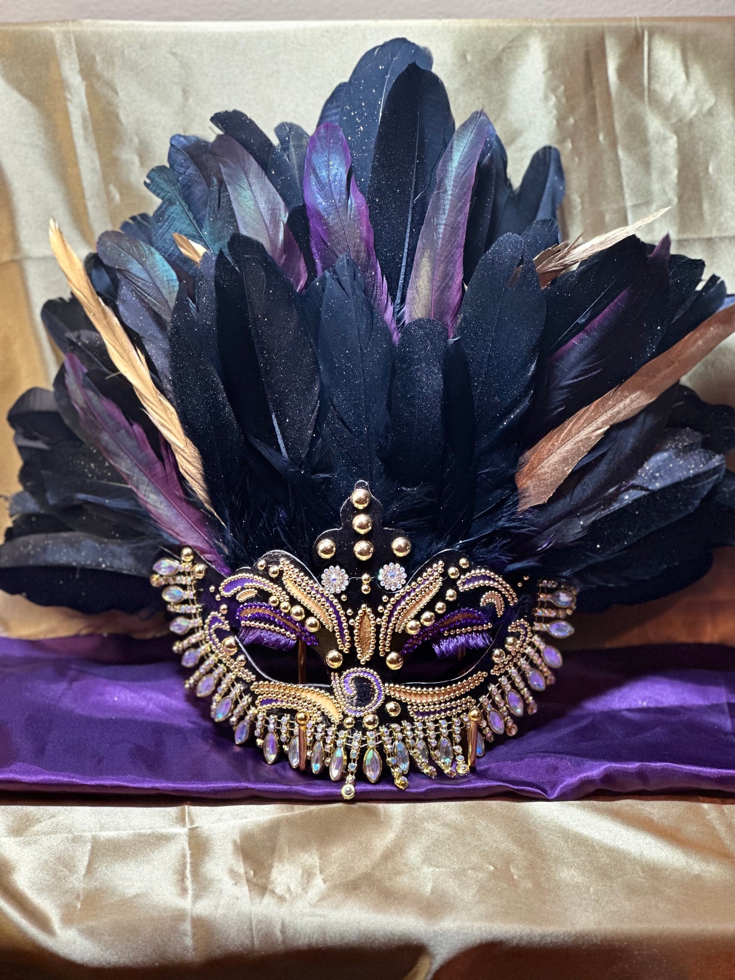 Vegas style mask: The Luxurious