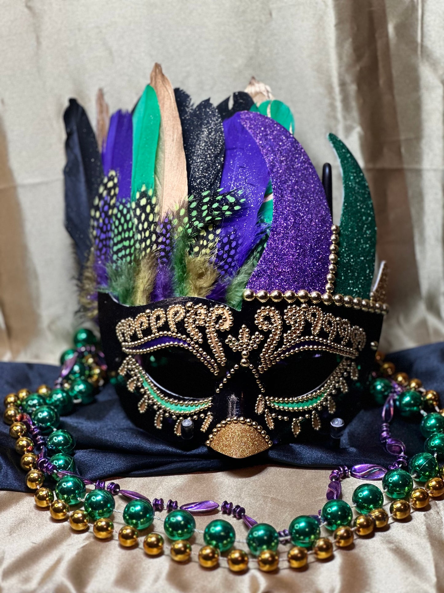 Masquerade Mask: Mardi Gras Finesse
