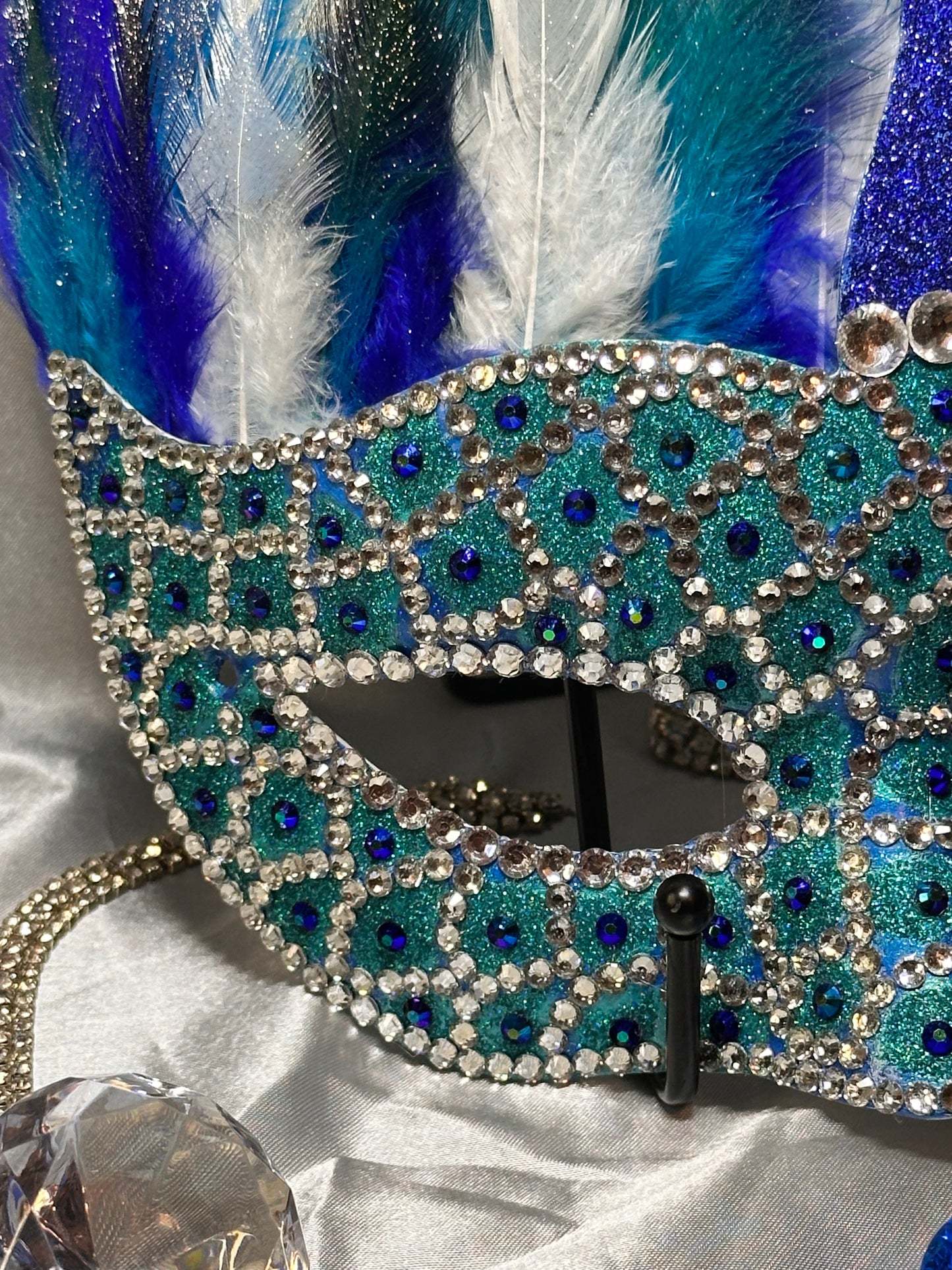 Feathered Mask: Aquatic Beauty