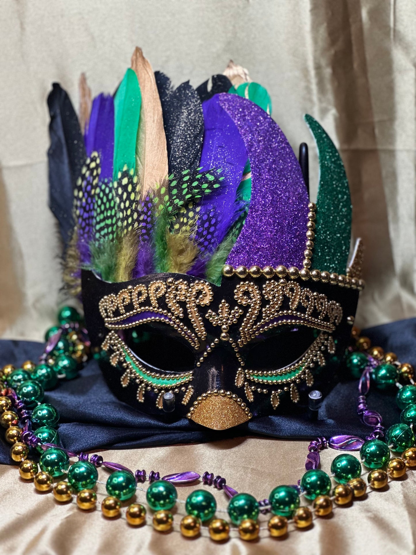 Masquerade Mask: Mardi Gras Finesse