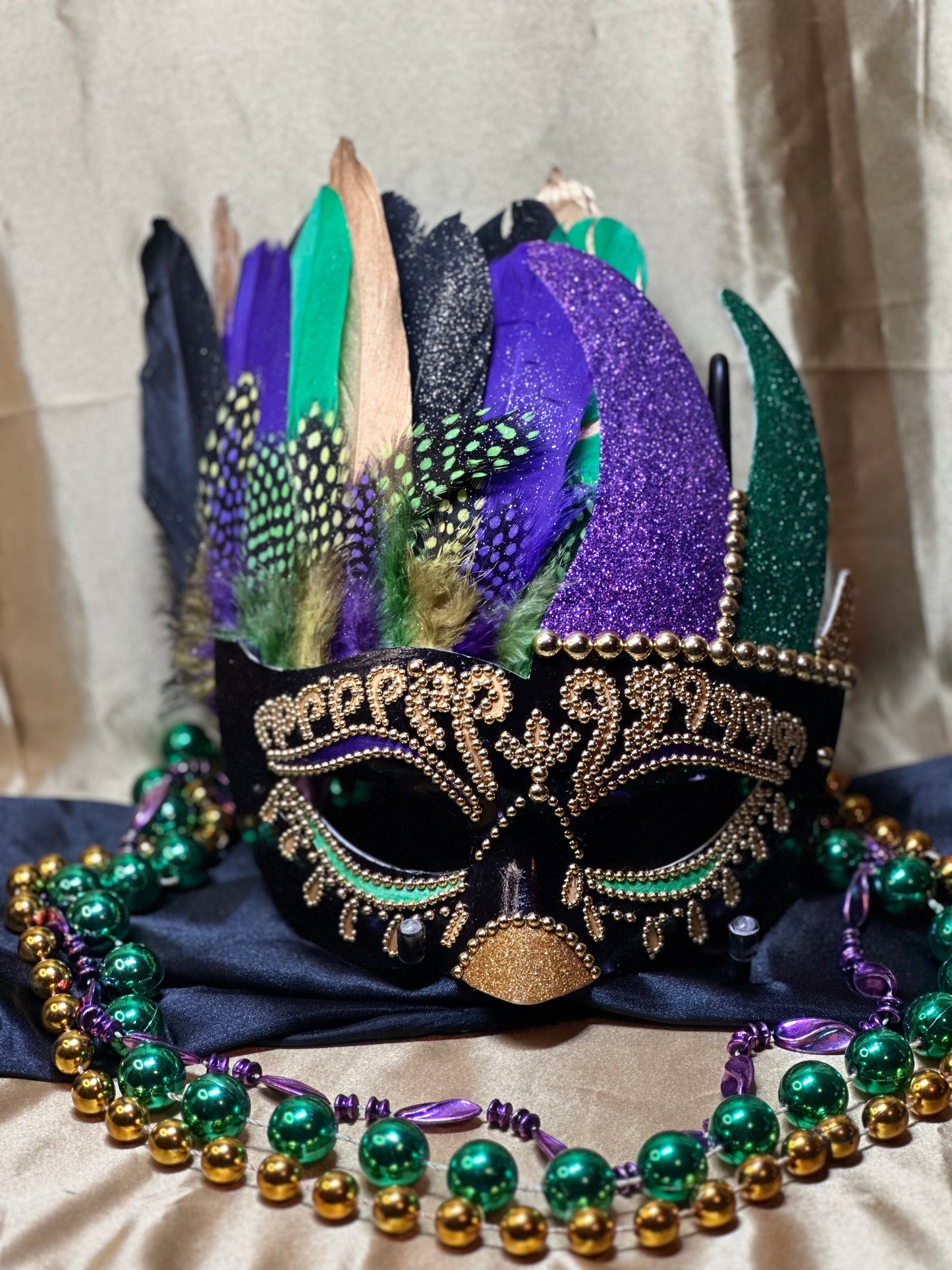 Masquerade Mask: Mardi Gras Finesse