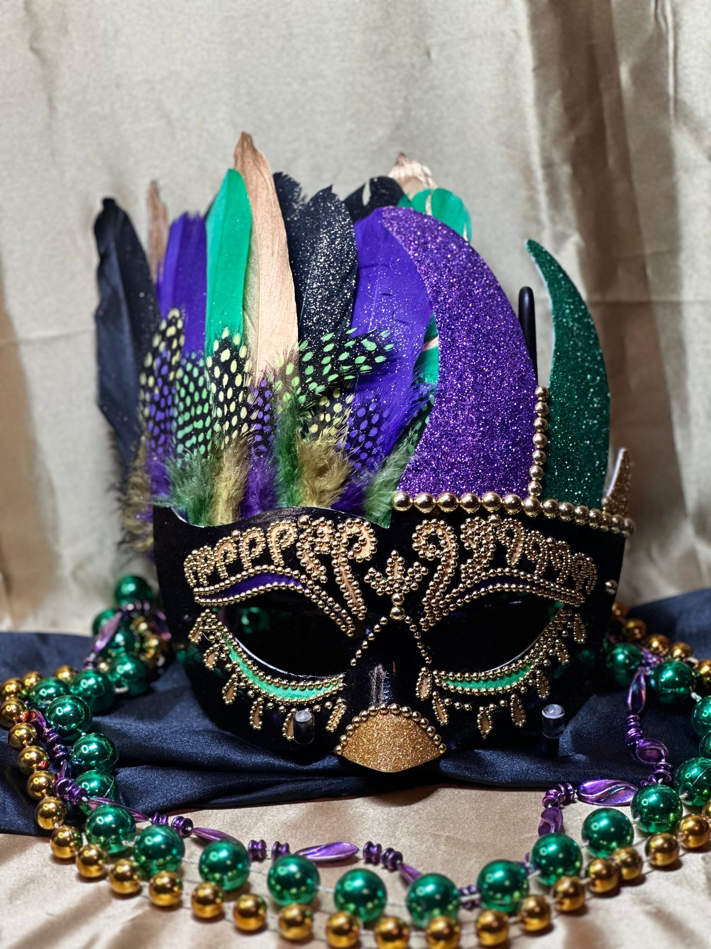 Masquerade Mask: Mardi Gras Finesse