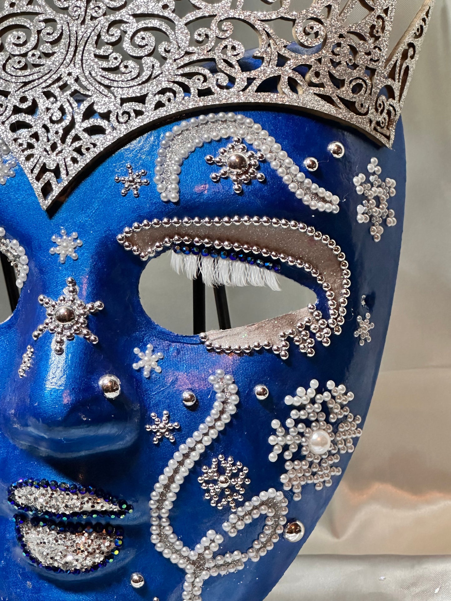 Pairing masquerade masks: The king & Queen of the north
