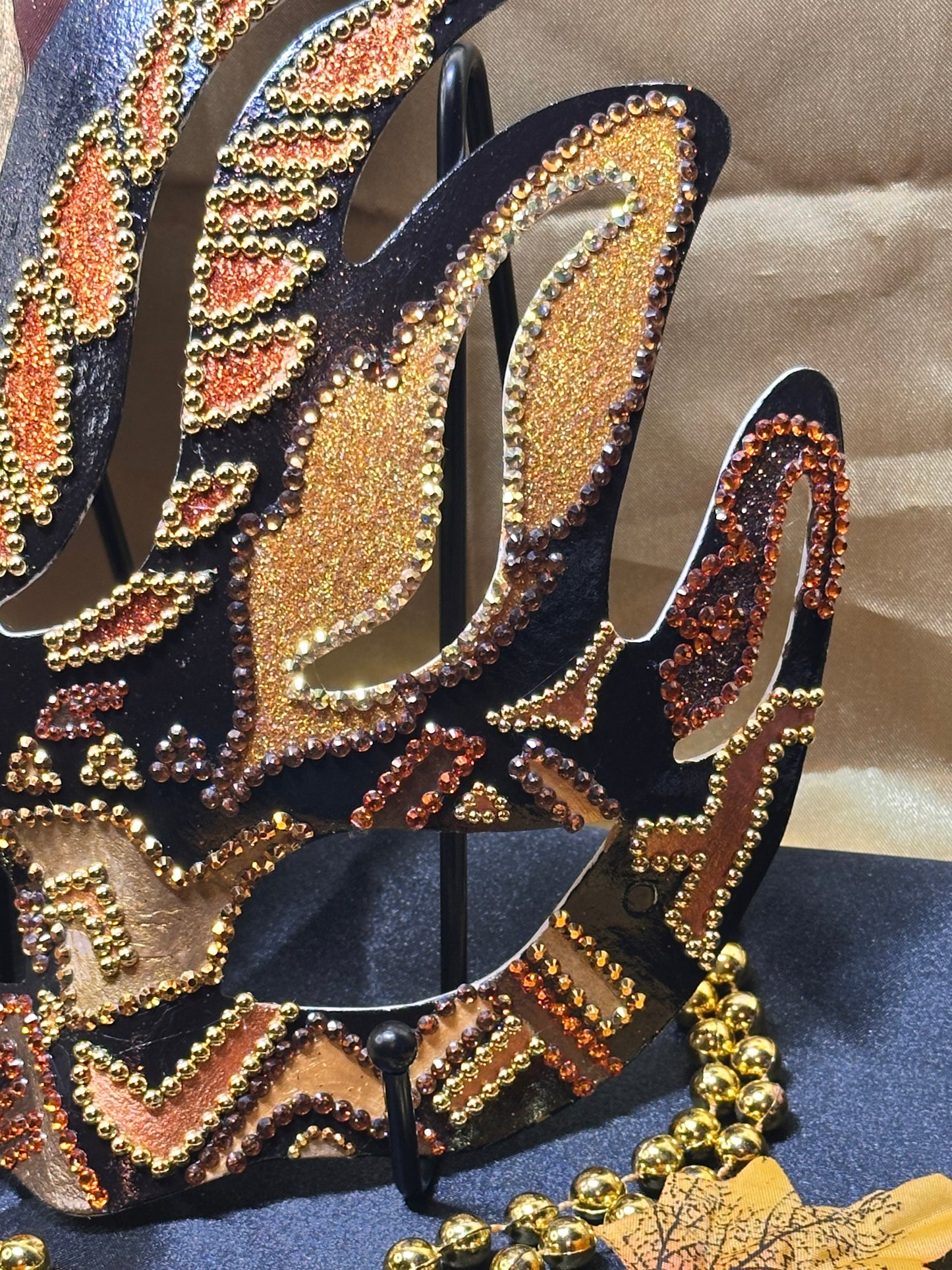 Feathered mask: Pocahontas
