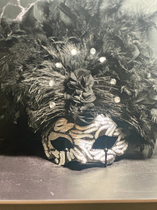 Black Feather Mask: Black Ambiance