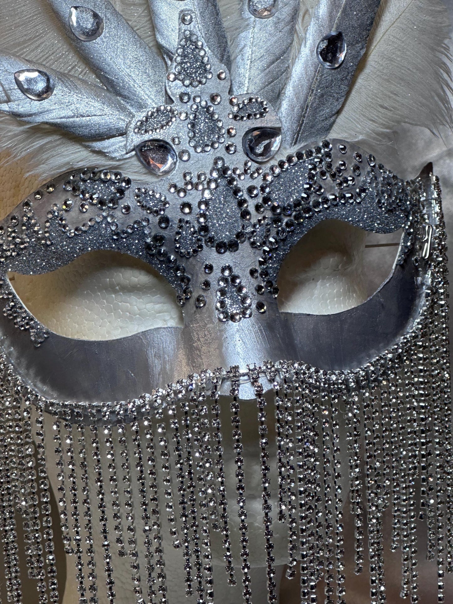 Exquisite Platinum Feather Masquerade Mask: Rhinestone Home Decor