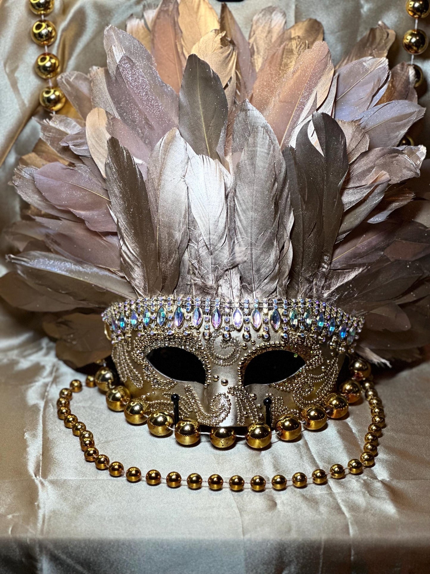 Vegas Style Feather Mask: The Gold Rush