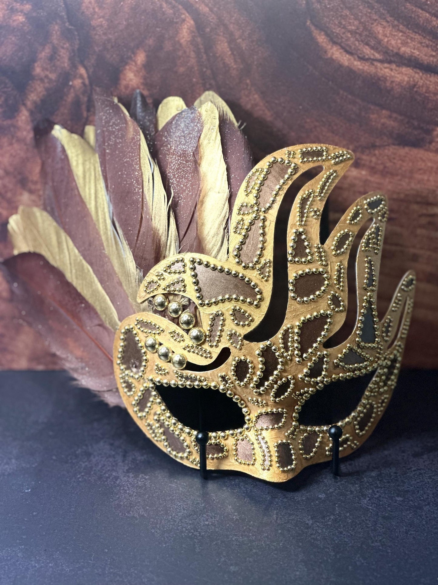 Giraffe Safari Mask: Feathered Home Decor