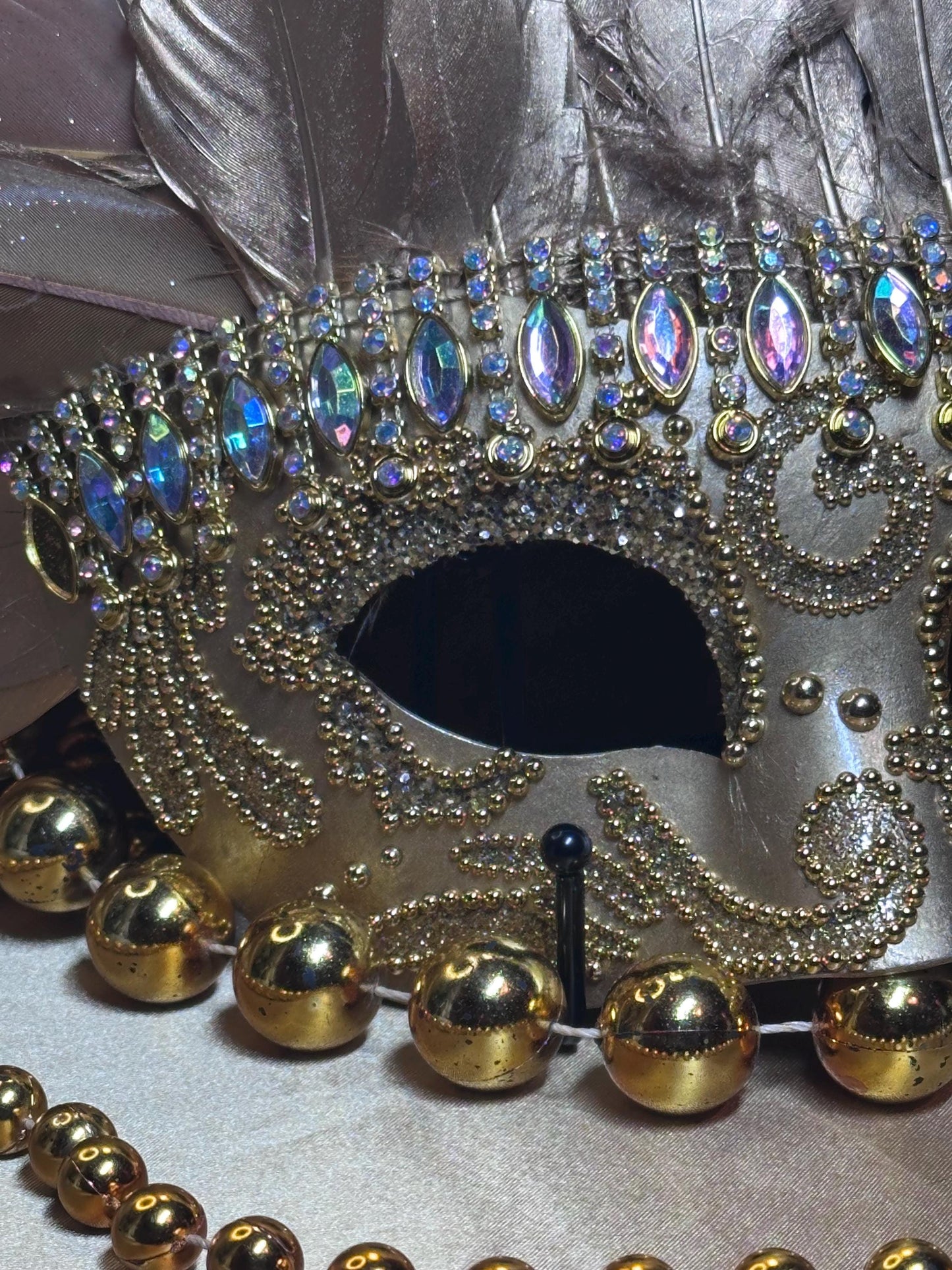 Vegas Style Feather Mask: The Gold Rush
