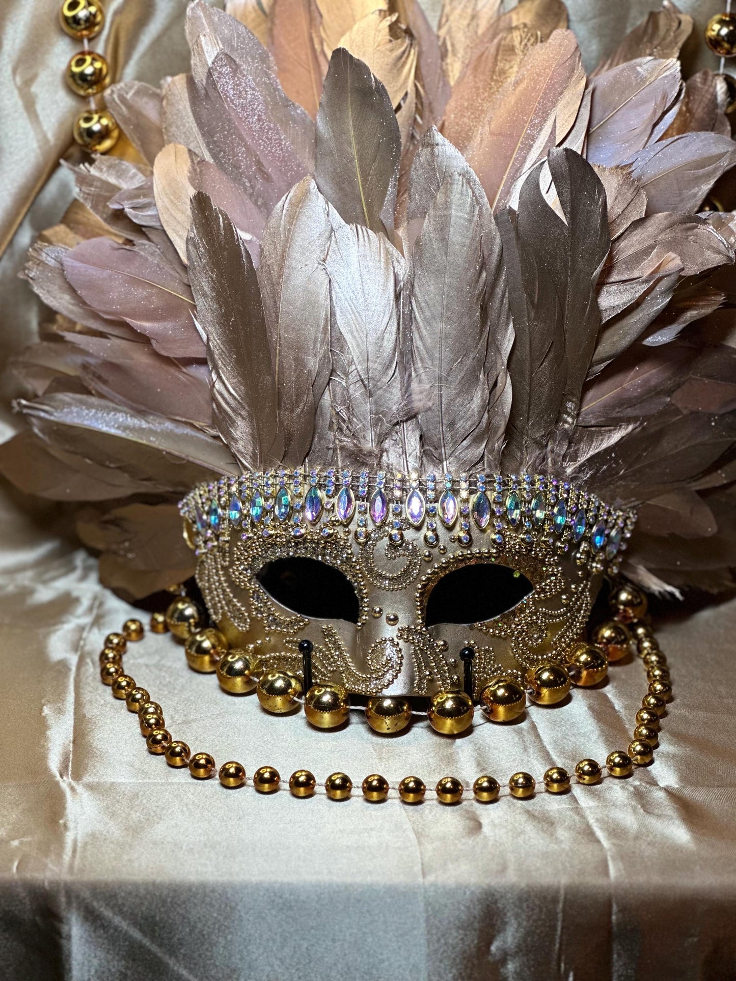 Vegas Style Feather Mask: The Gold Rush