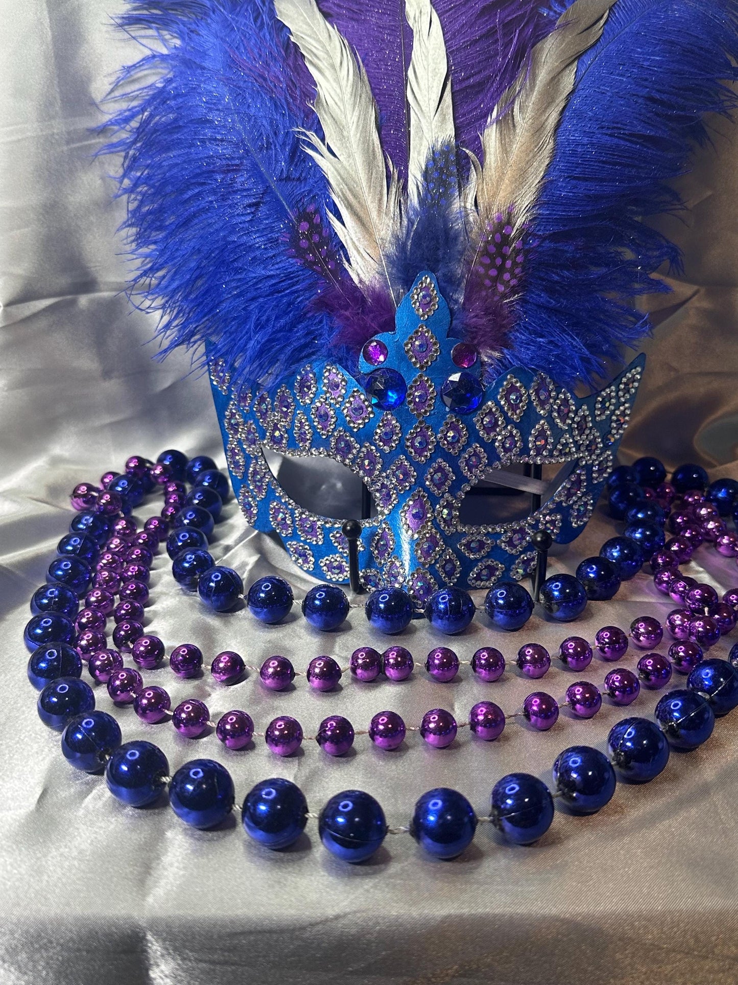 Feathered Masquerade Mask: Blue Diamonds