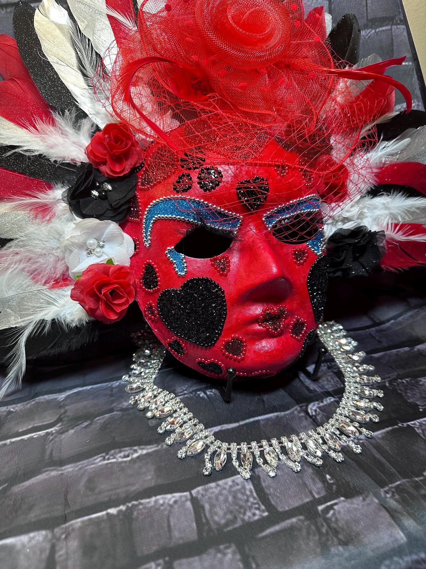 The Red Queen  (Alice in wonderland series)