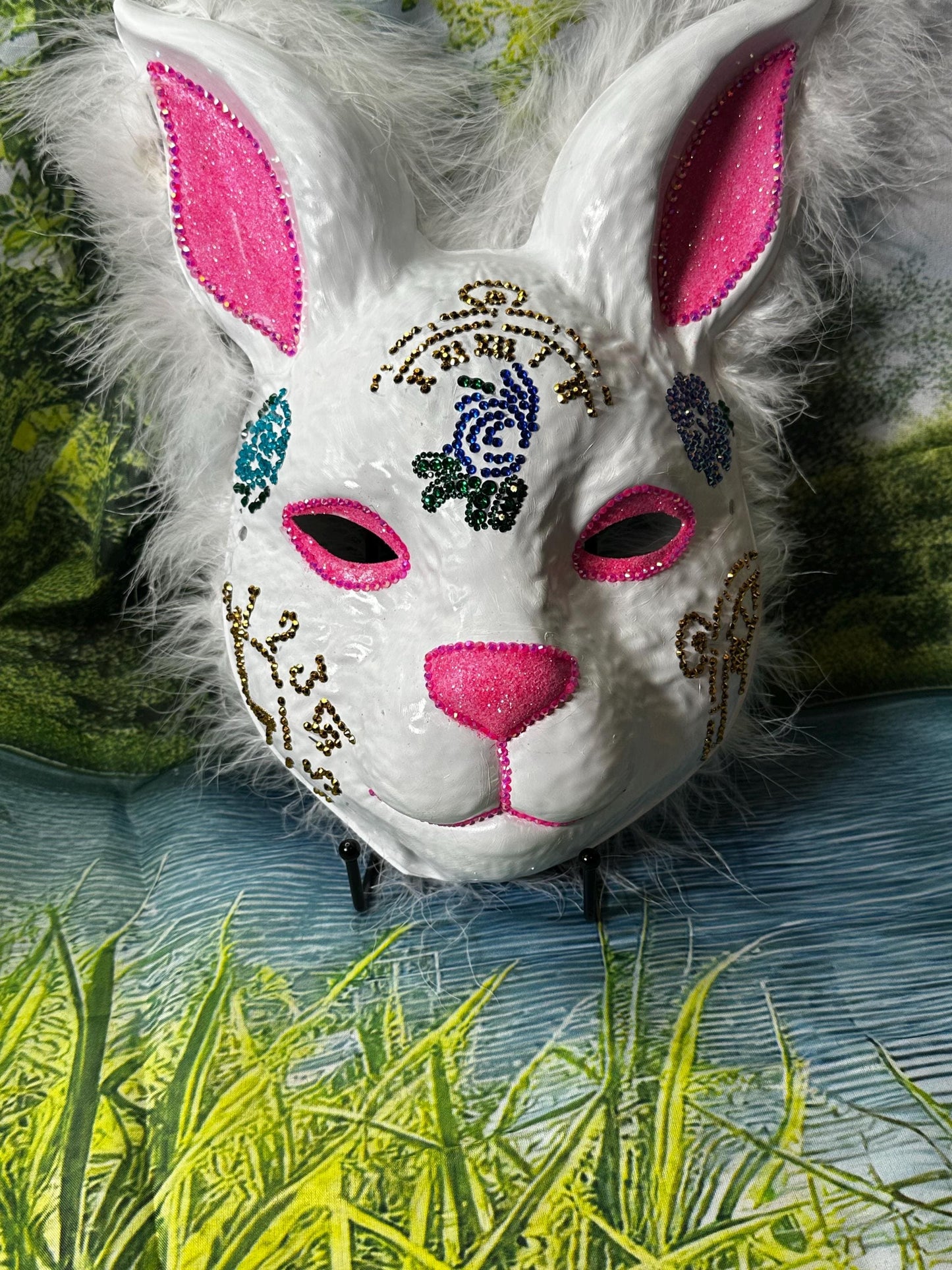 The white rabbit (Alice in wonderland series)