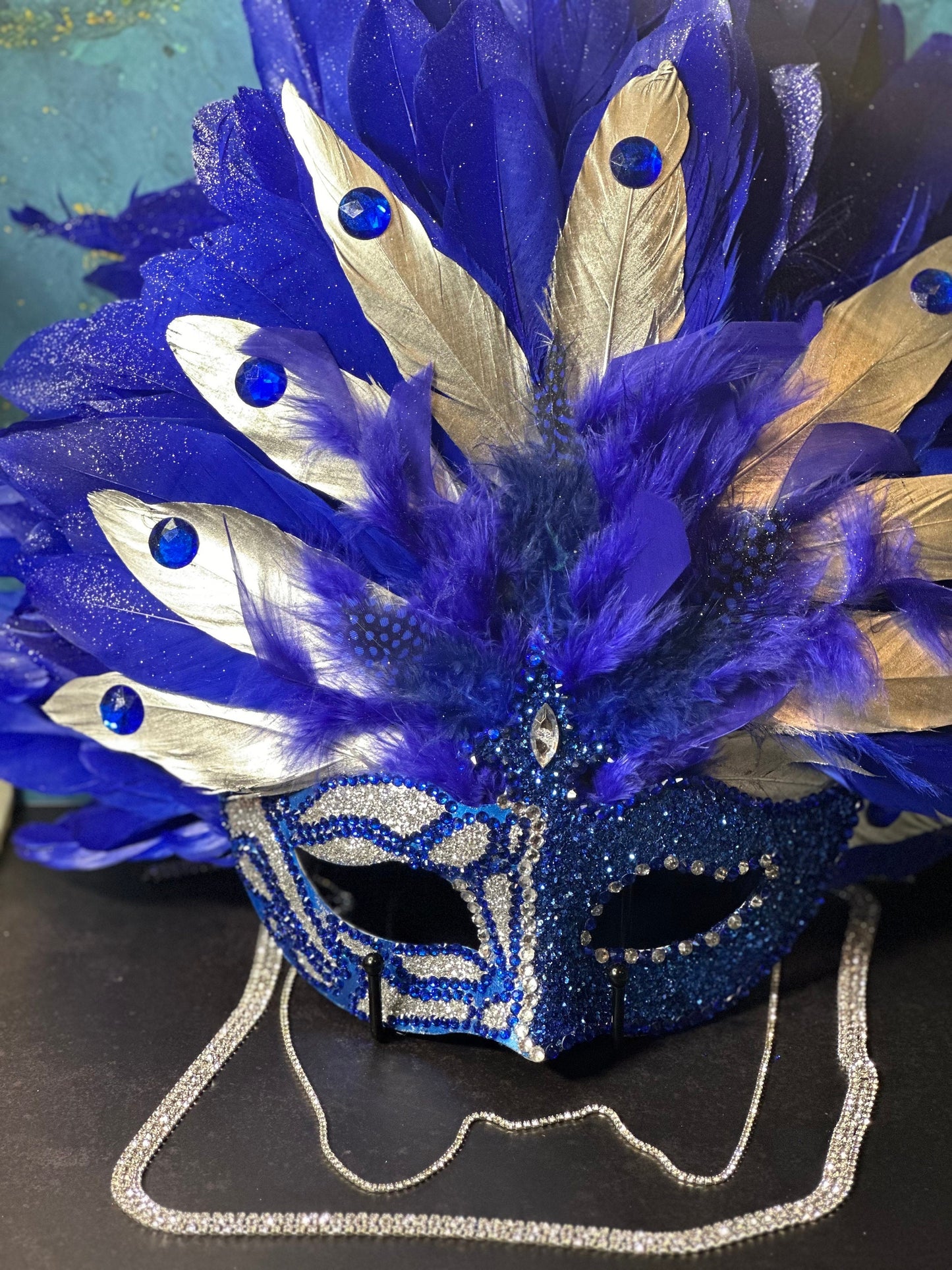 Vegas Style Feather Mask: Blue Obsession