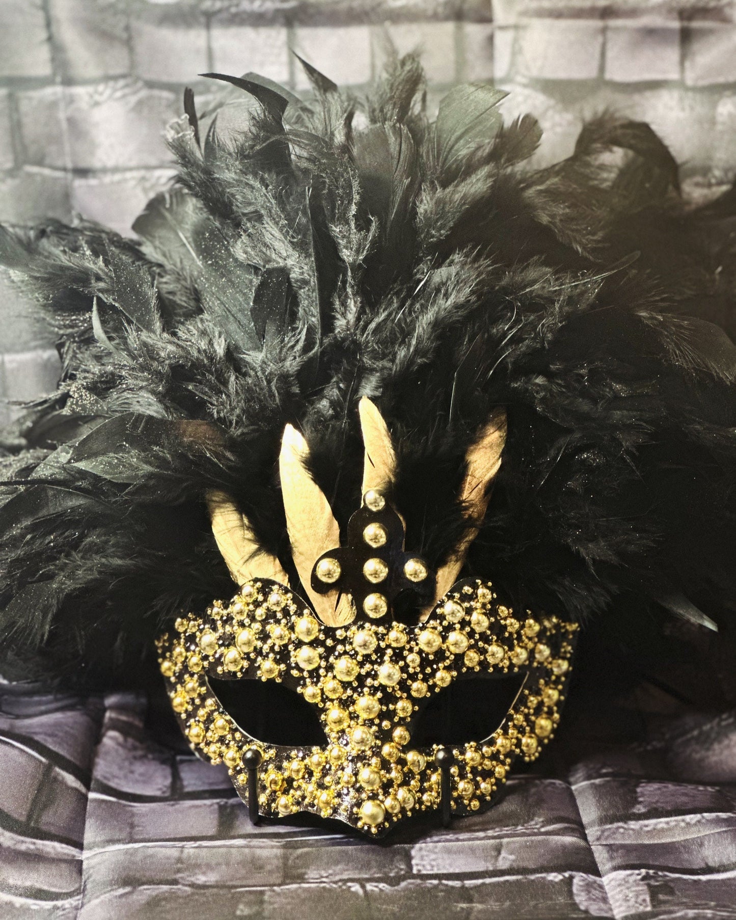 Feathered Masquerade Mask: Home Decor