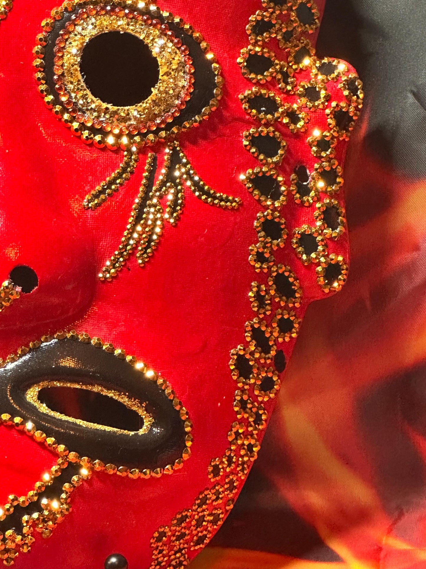 The Devil incarnate Mask: Display Stand Included