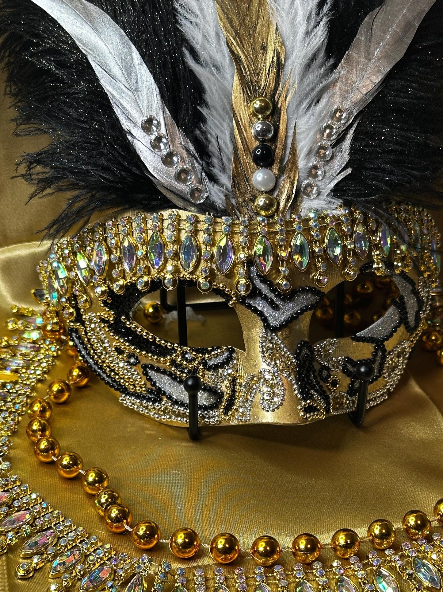 The Midas Touch: Feathered Masquerade Mask