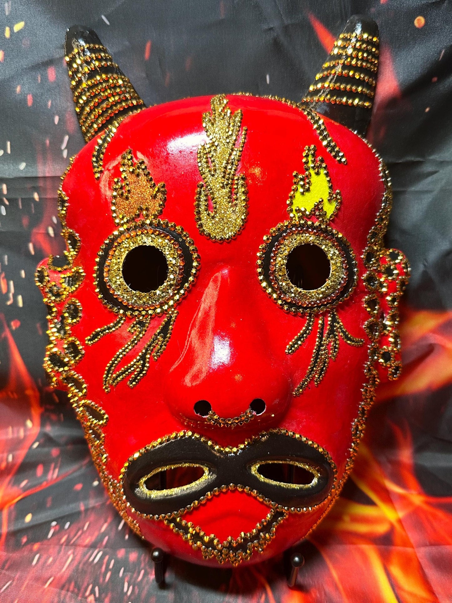 The Devil incarnate Mask: Display Stand Included