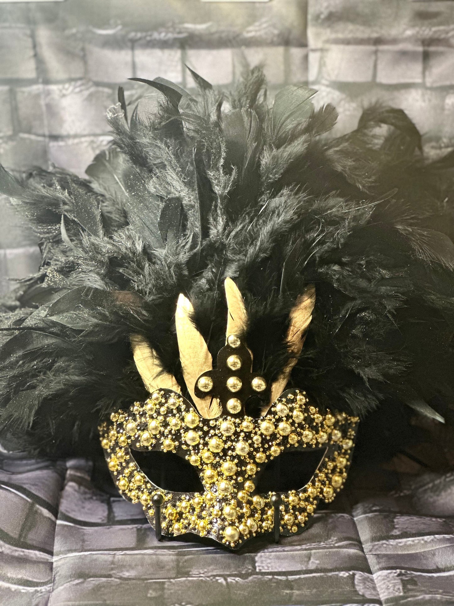 Feathered Masquerade Mask: Home Decor