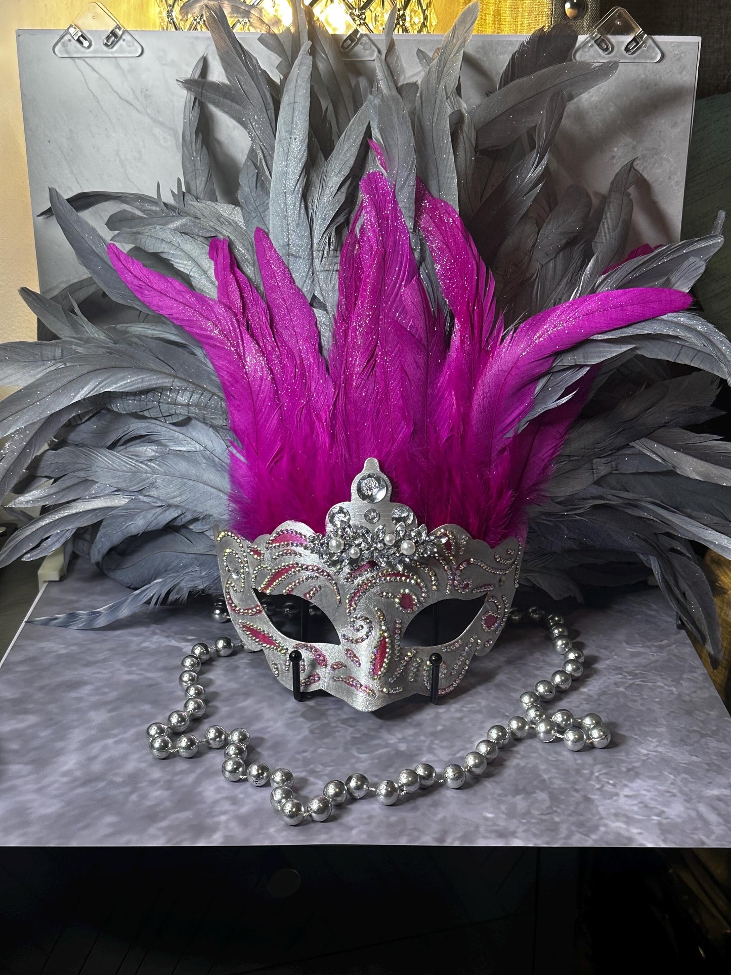 Vegas Style Feather Mask: Fantasia