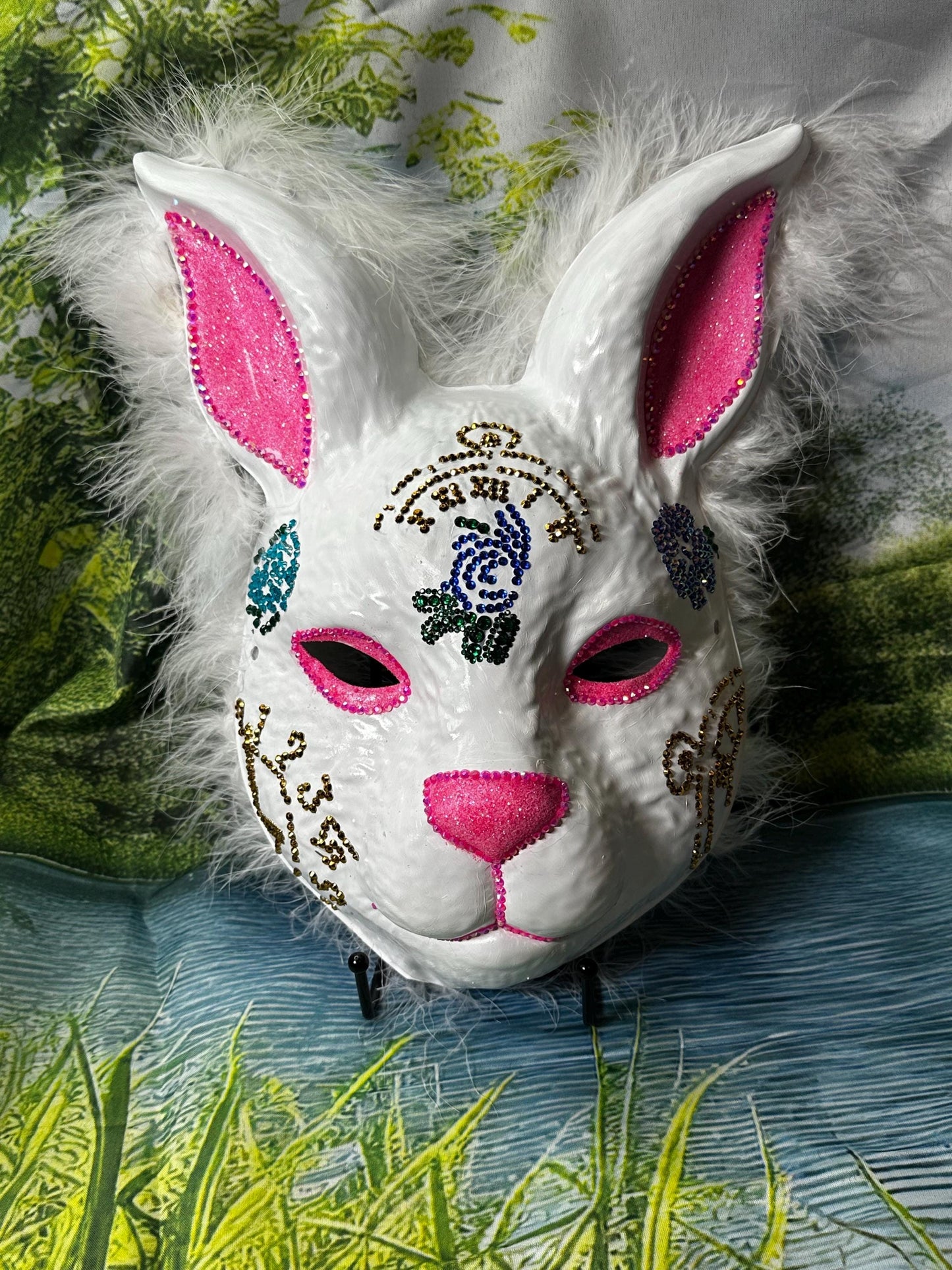 The white rabbit (Alice in wonderland series)