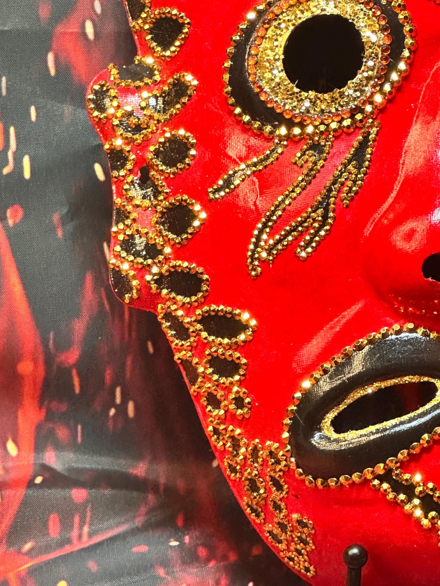 The Devil incarnate Mask: Display Stand Included