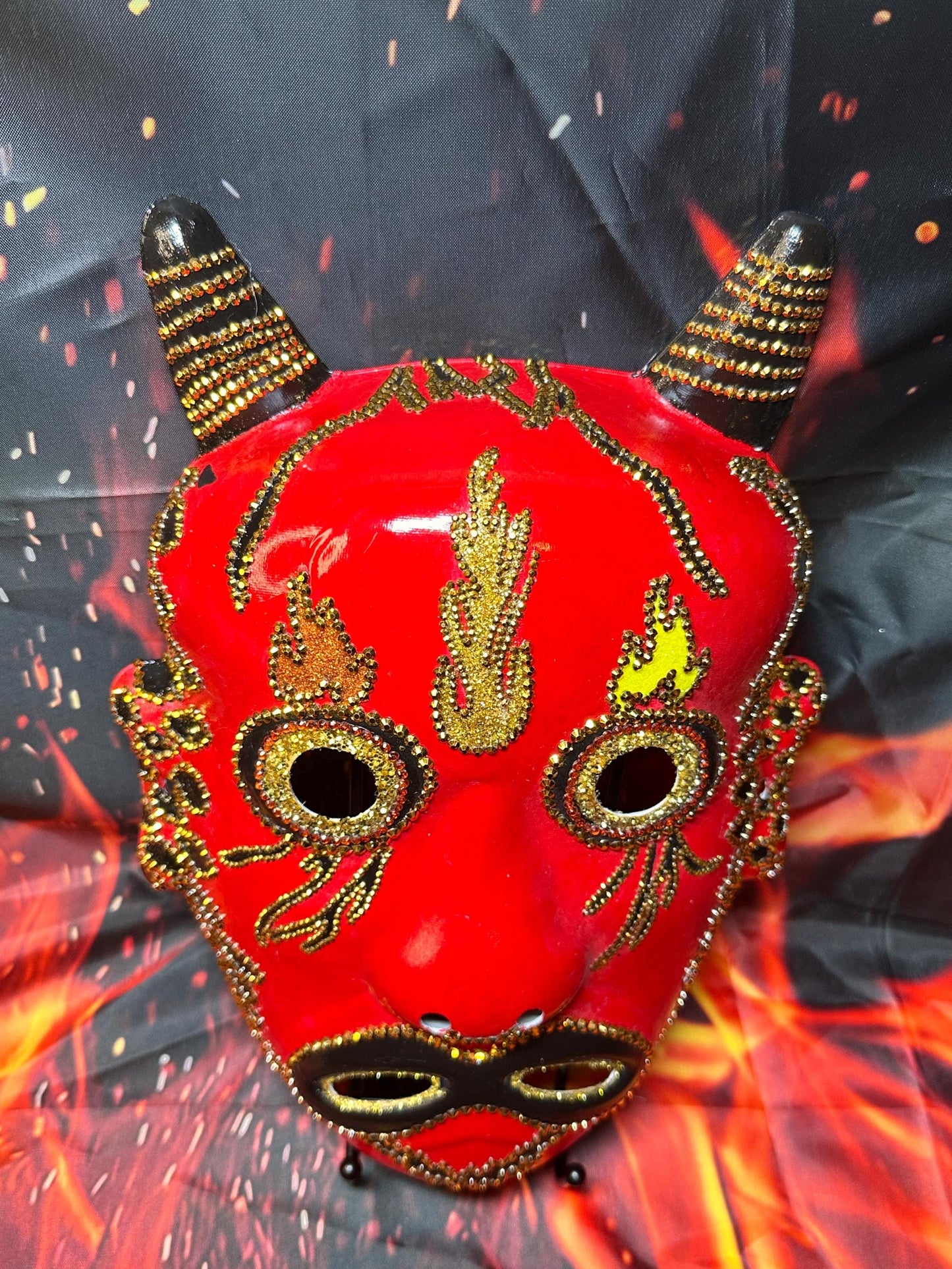 The Devil incarnate Mask: Display Stand Included