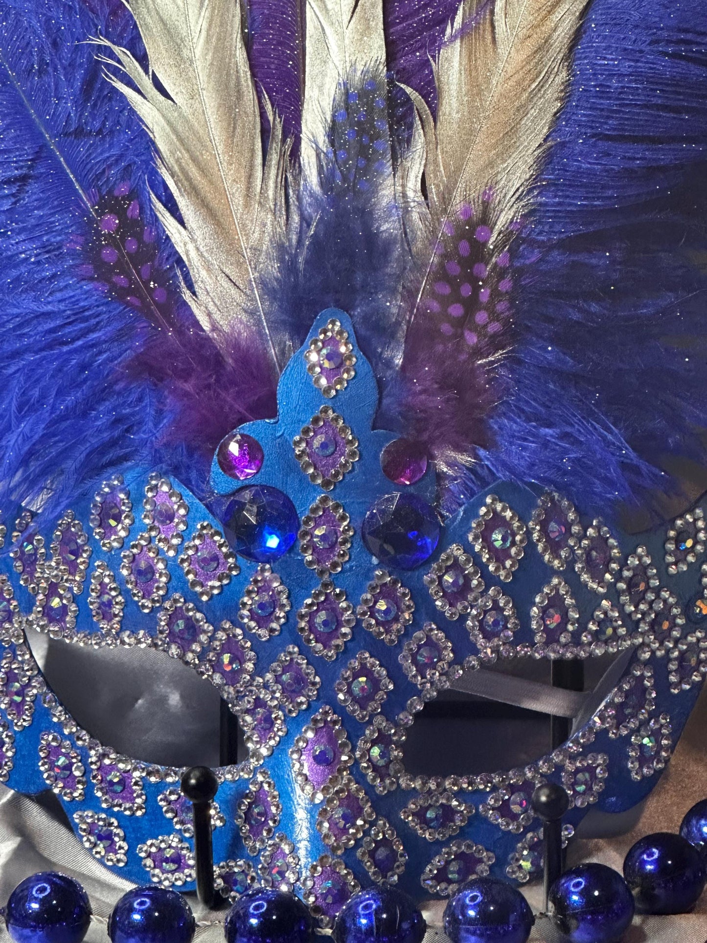Feathered Masquerade Mask: Blue Diamonds