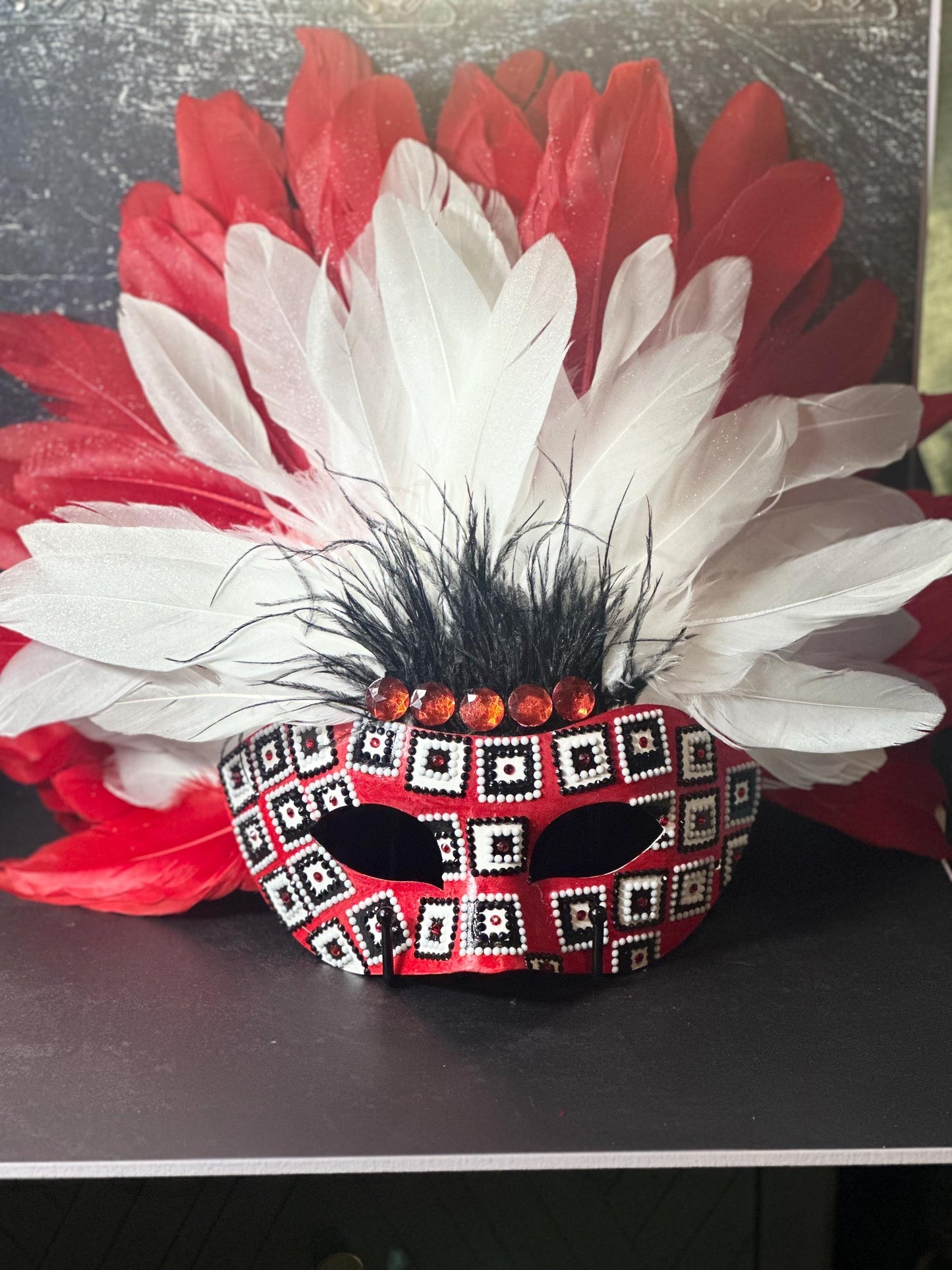 Vegas Style Feather Mask: Checkmate