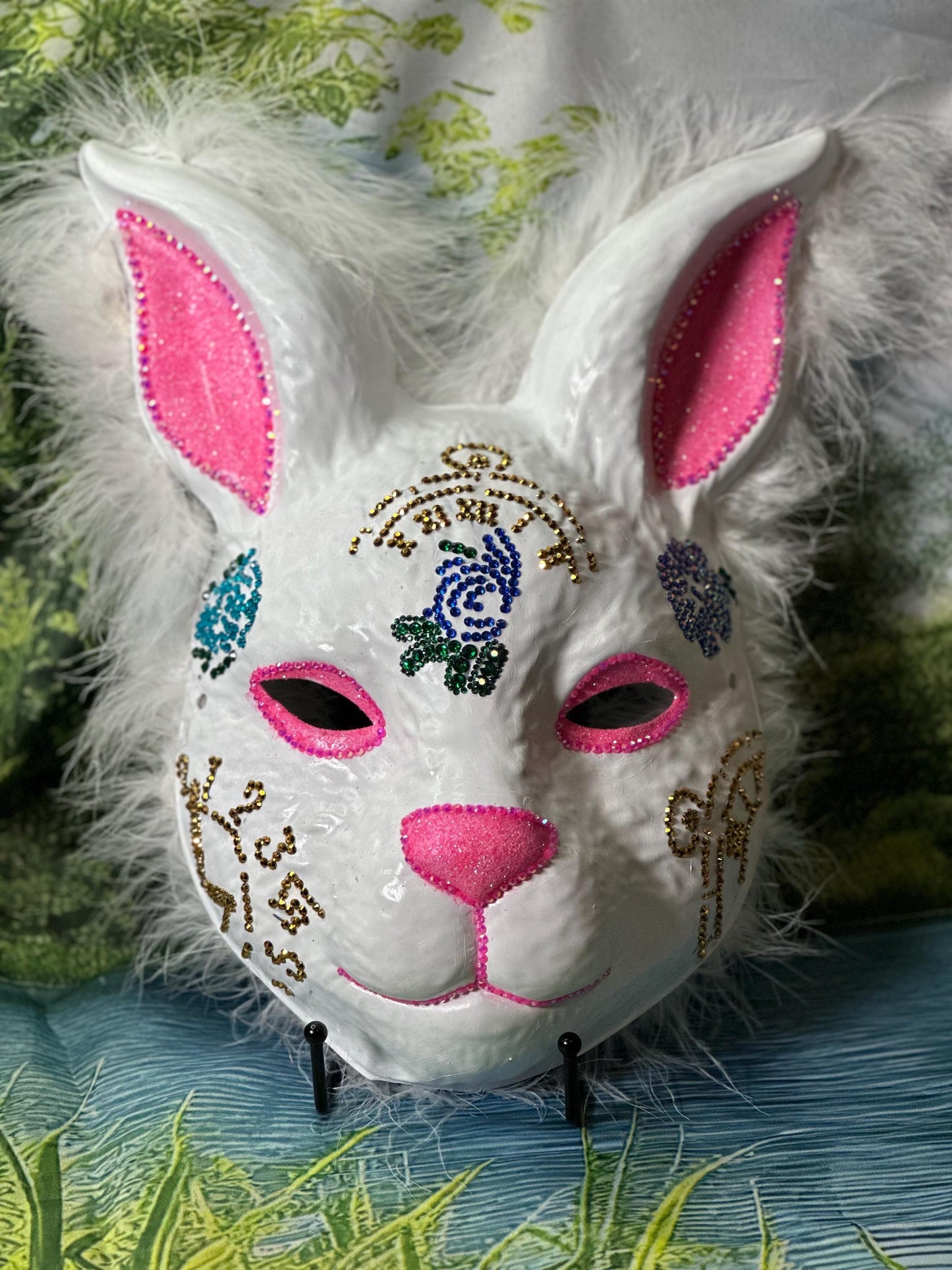 The white rabbit (Alice in wonderland series)