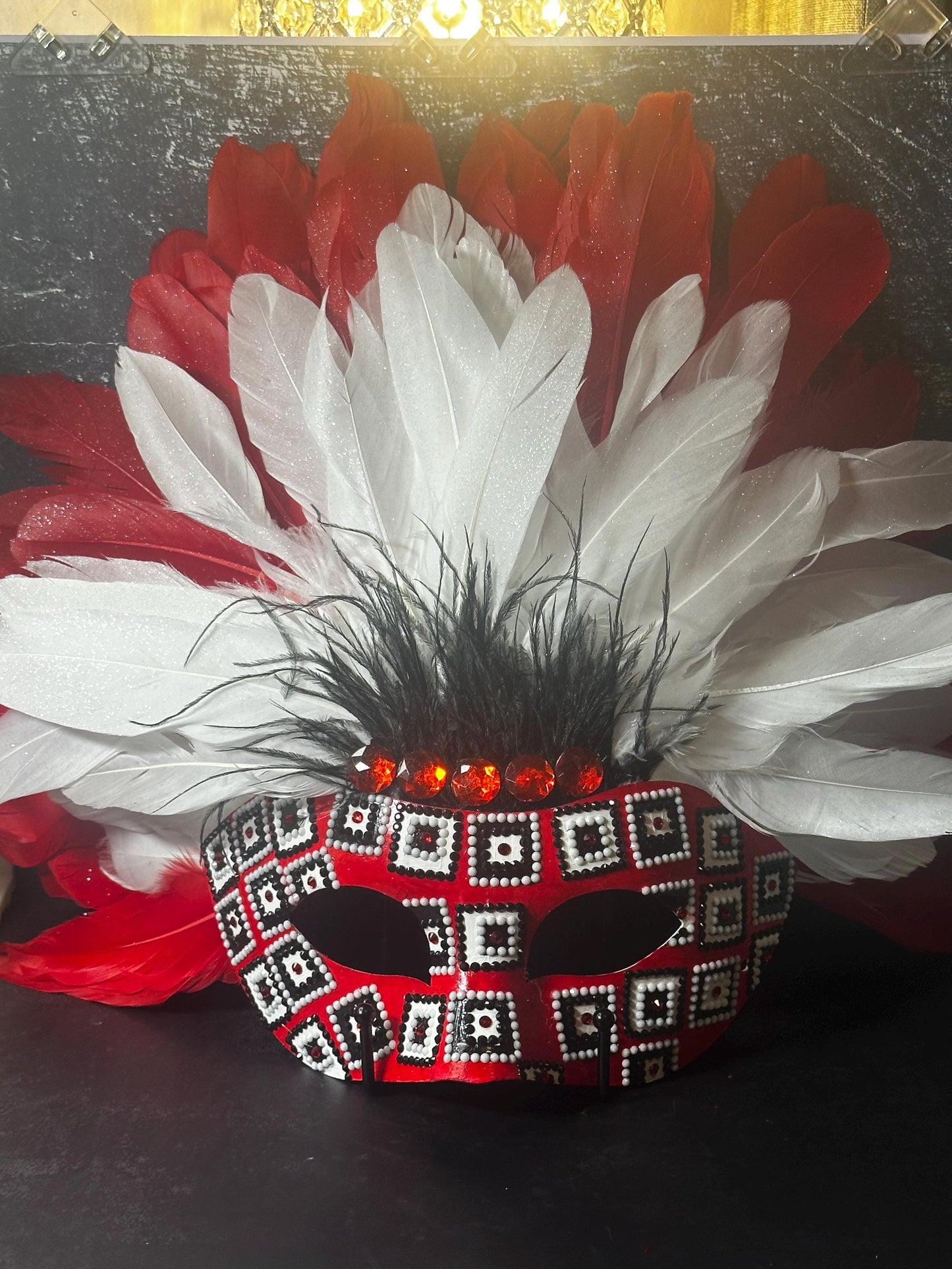 Vegas Style Feather Mask: Checkmate
