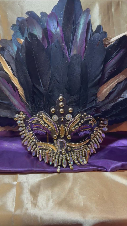 Vegas style mask: The Luxurious